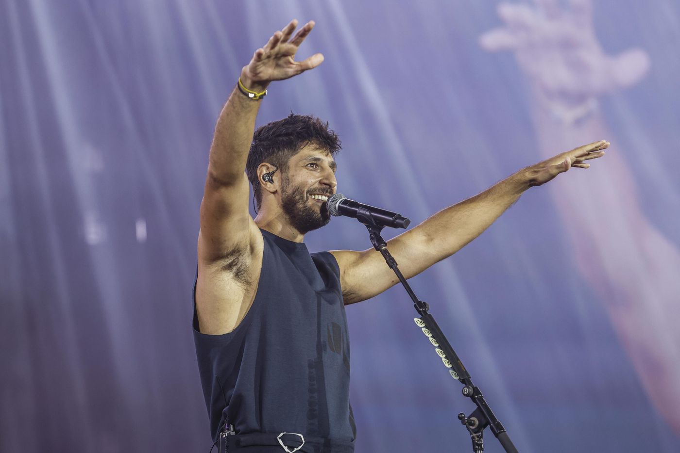 שירה גפן ועידן עמדי חוו חילופי תגובות חריפים בעקבות הצהרות שהופנו כלפי השיח הציבורי. גפן, ששיתפה את דעתה בנוגע למצב הנוכחי, עוררה זעם את עמדי, שטען כי גפן עומדת לצד החמאס. ההתכתבות בין השניים מדגימה את הפערים הגוברות בין דעות שונות במציאות הישראלית ש