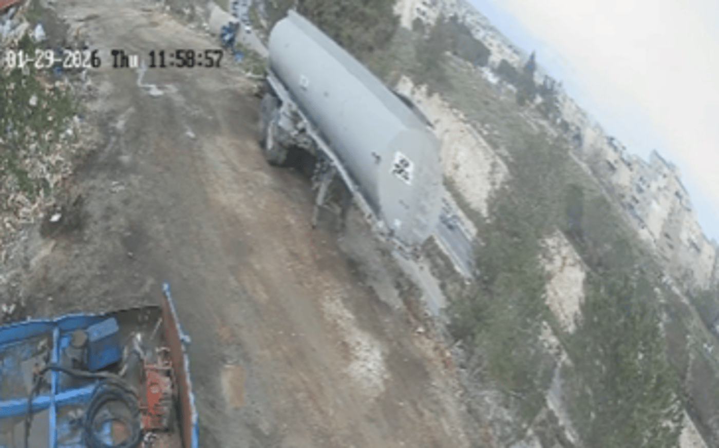 נס בירושלים: מיכלית דלק הדרדרה לכביש סואן. צפו בתיעוד