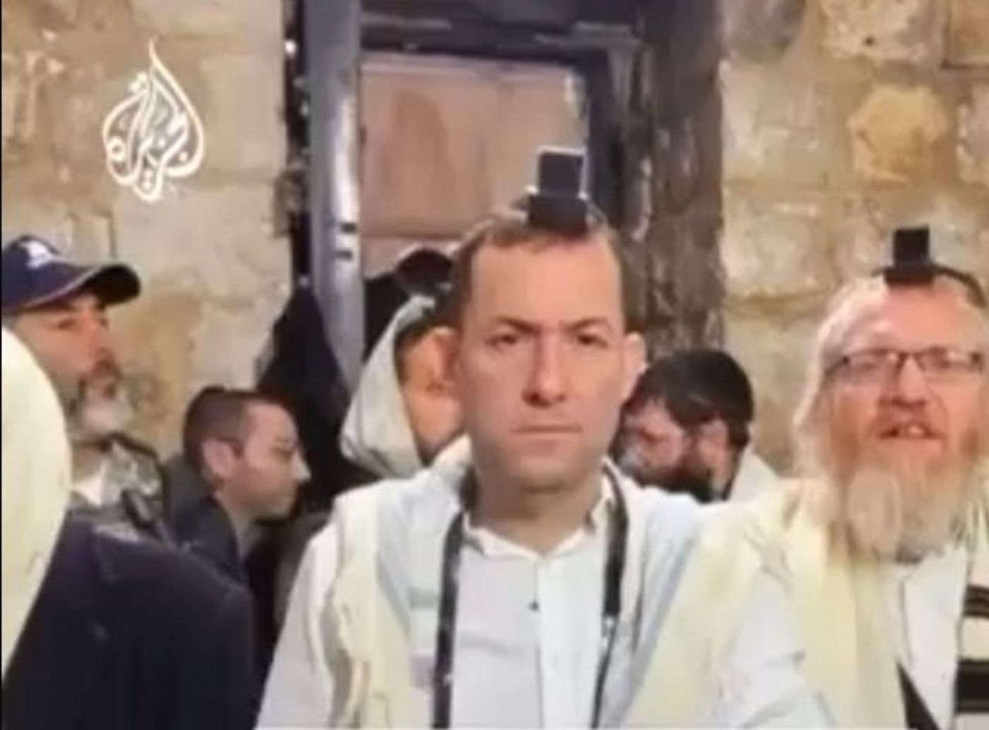 יוסי דגן בקבר יוסף |