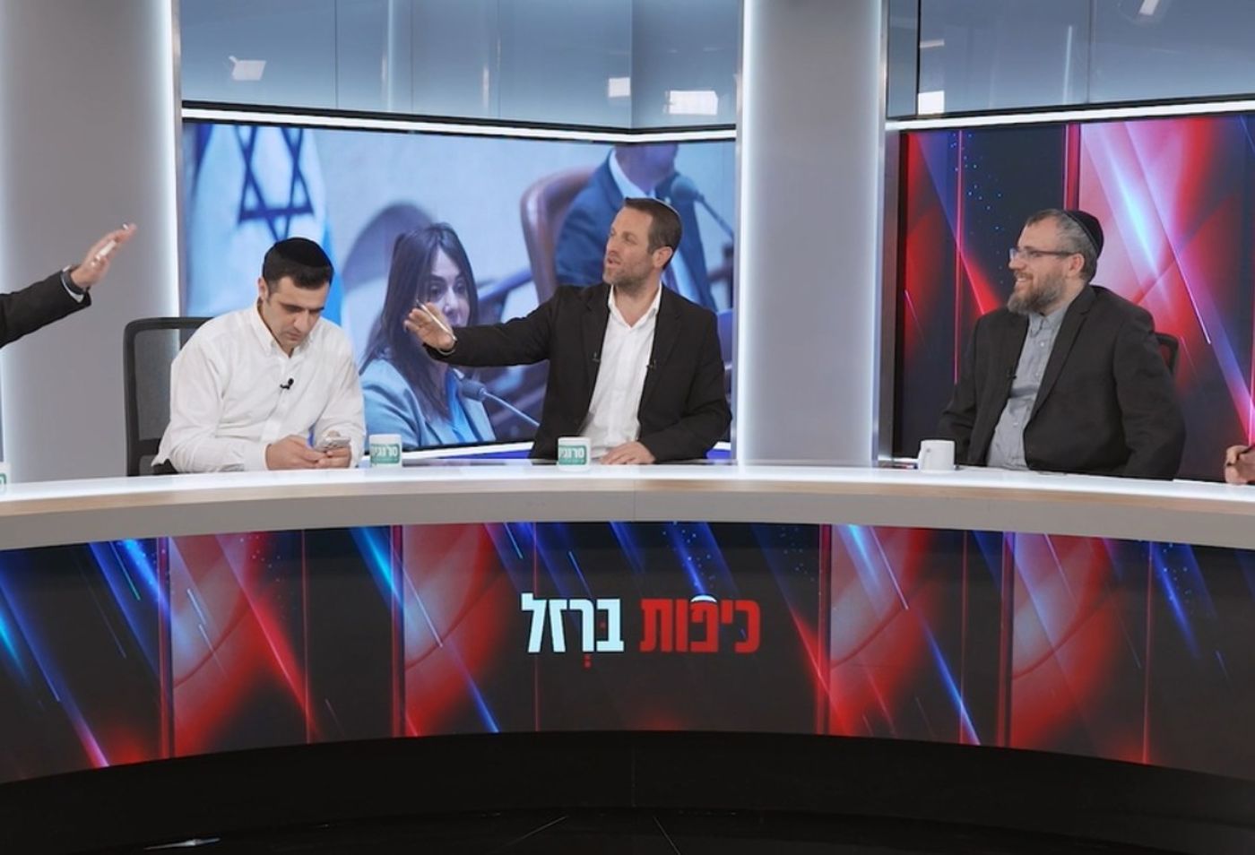 פאנל כיפות ברזל על בצלאל זיני