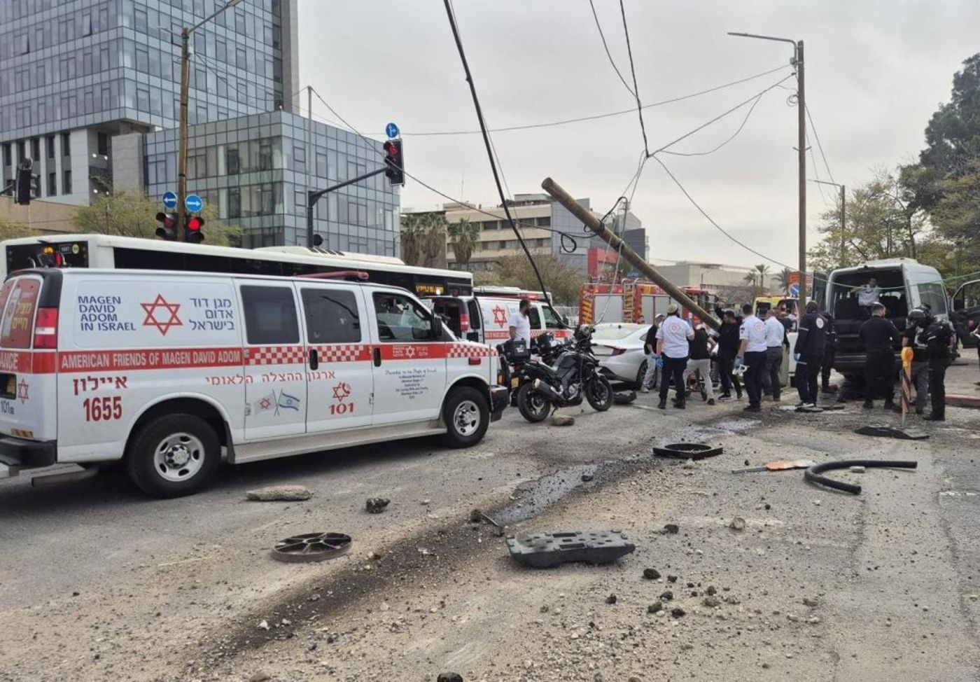 רכב הסעות התנגש בעמוד בבאר שבע