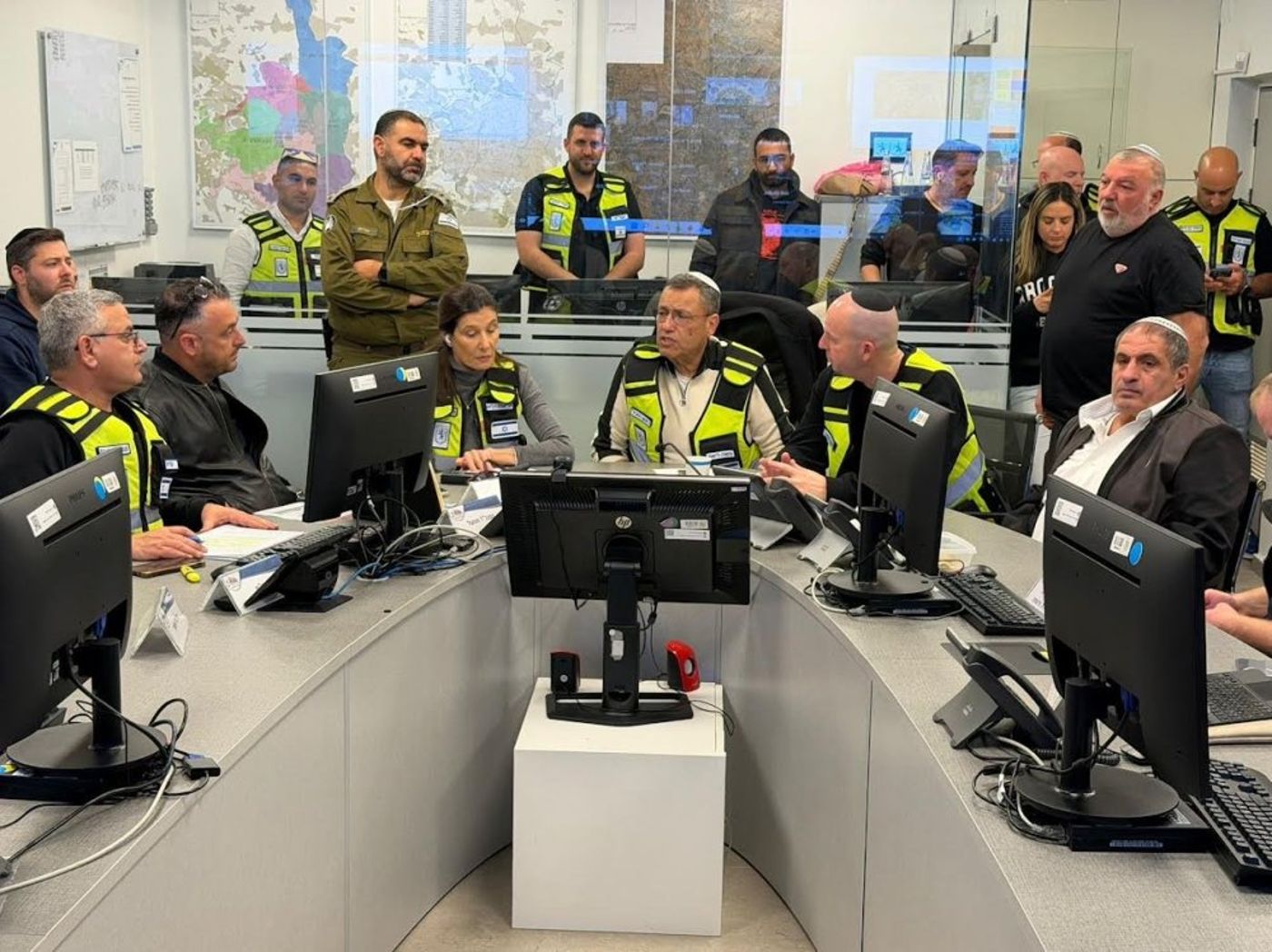 ראש העיר בחדר המצב