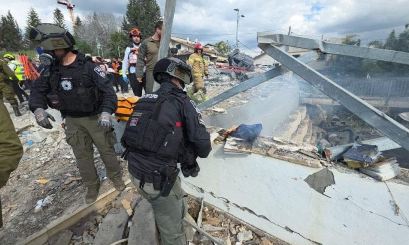 תיעוד: בת 97 ניצלה מפגיעת טיל בביתה. צפו