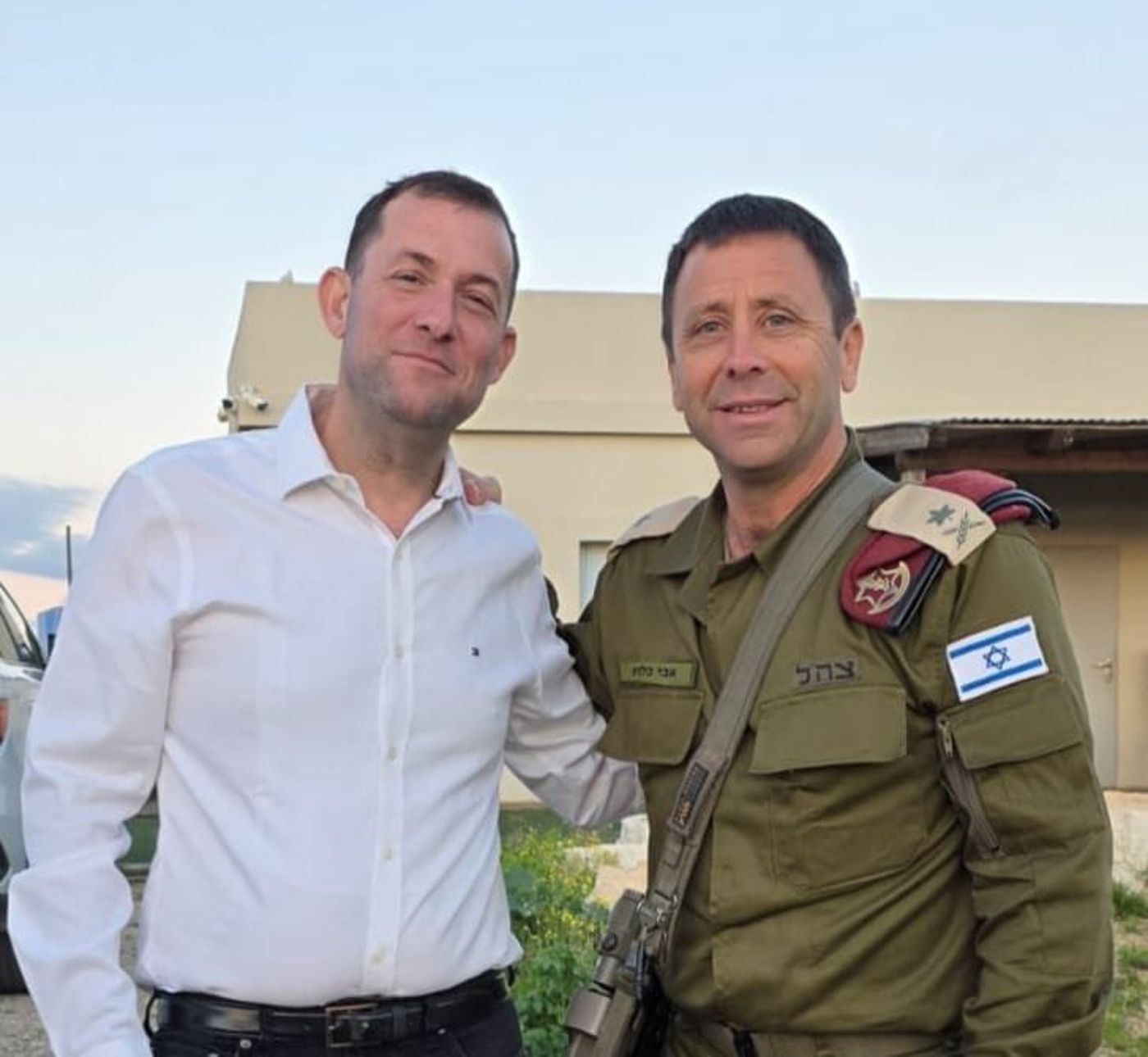 ראש מועצת שומרון יוסי דגן ואלוף פיקוד מרכז אבי בלוט