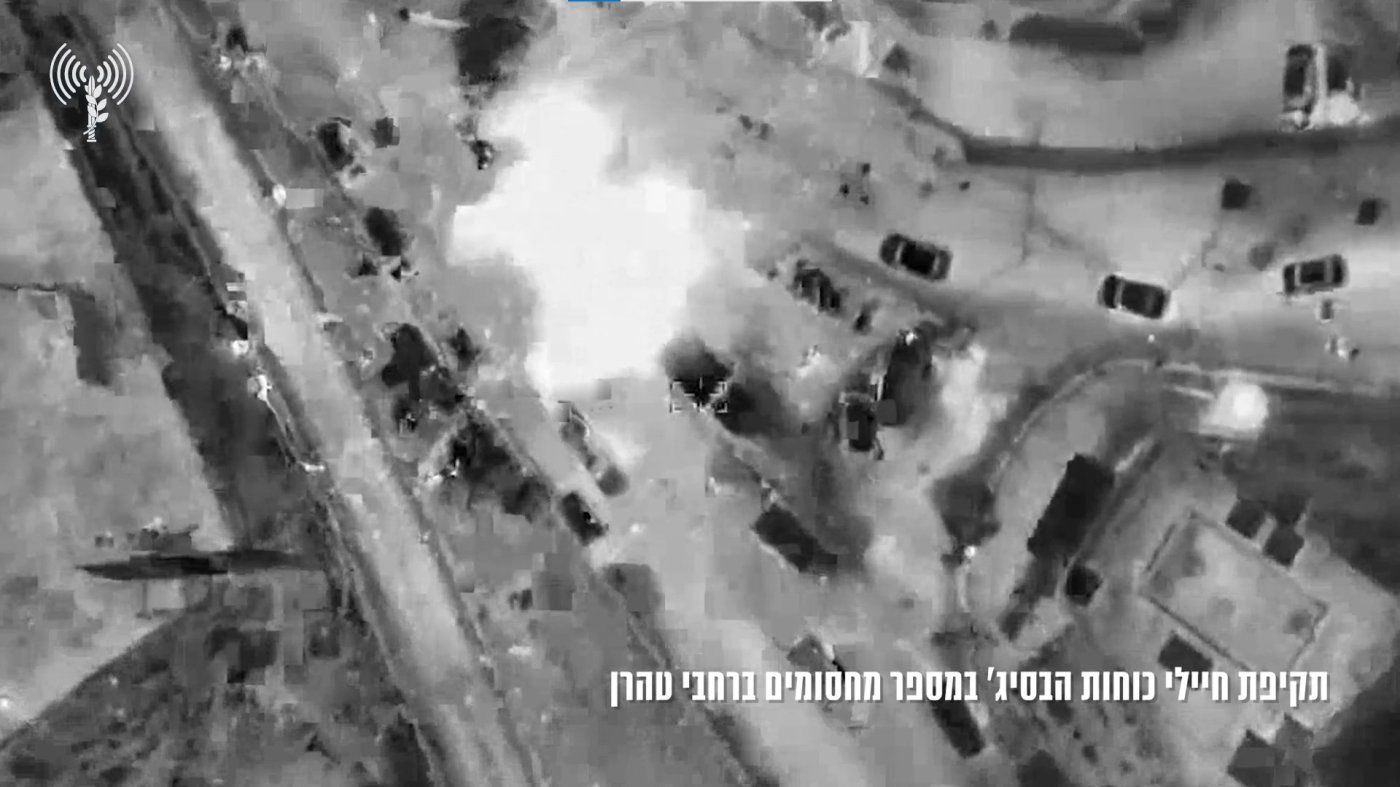 מתוך תיעוד תקיפת מחסומי הבסיג' באיראן
