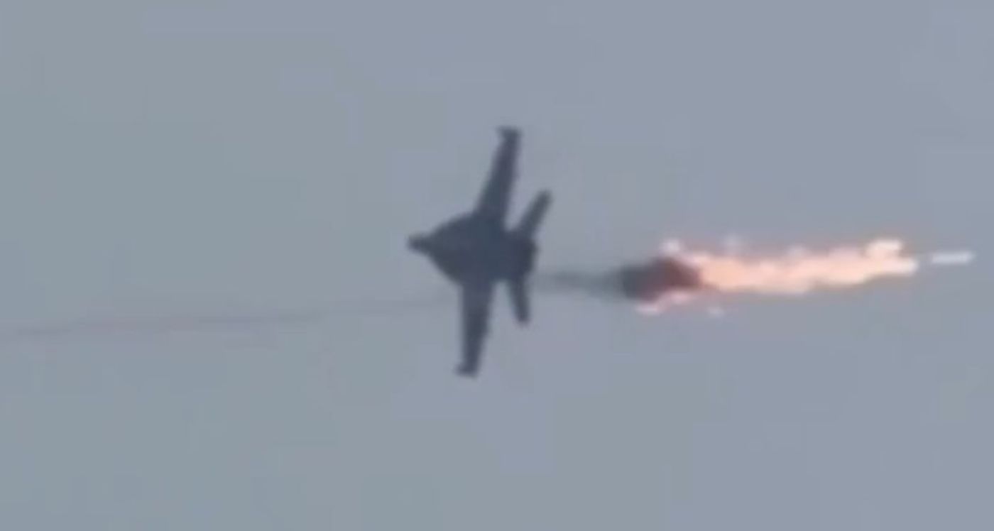 פגיעת טיל במטוס קרב F18