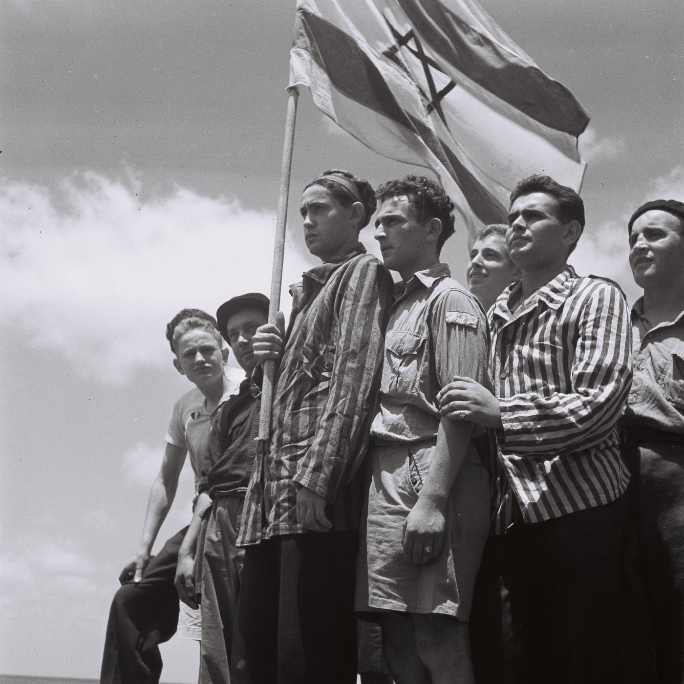 ניצולי שואה מבוכנוולד מגיעים לישראל