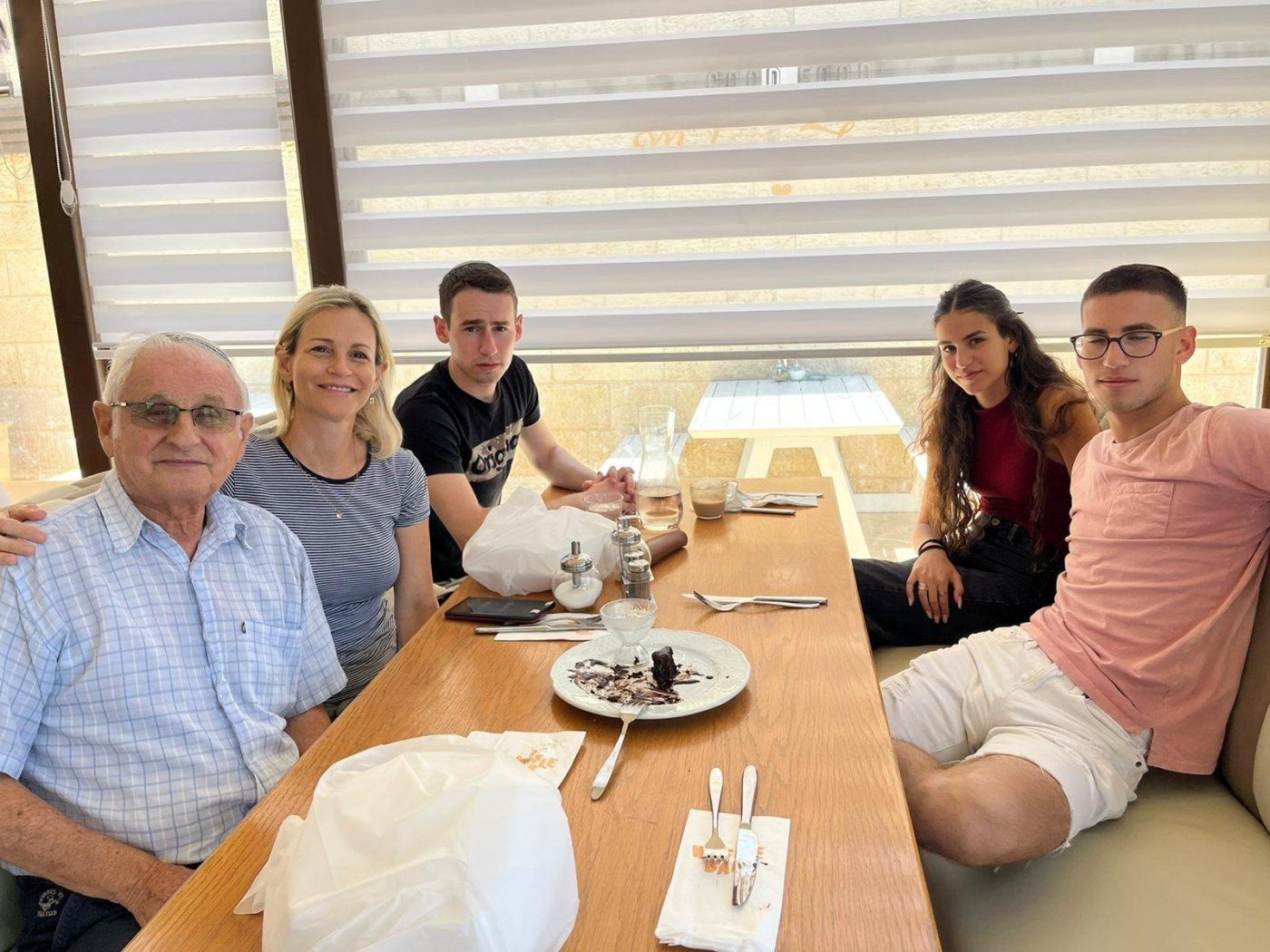 משפחת מילר עם סבא אברהם.