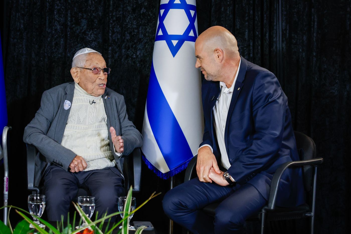 שורד השואה ישעיהו פויר עם יו"ר הכנסת אמיר אוחנה