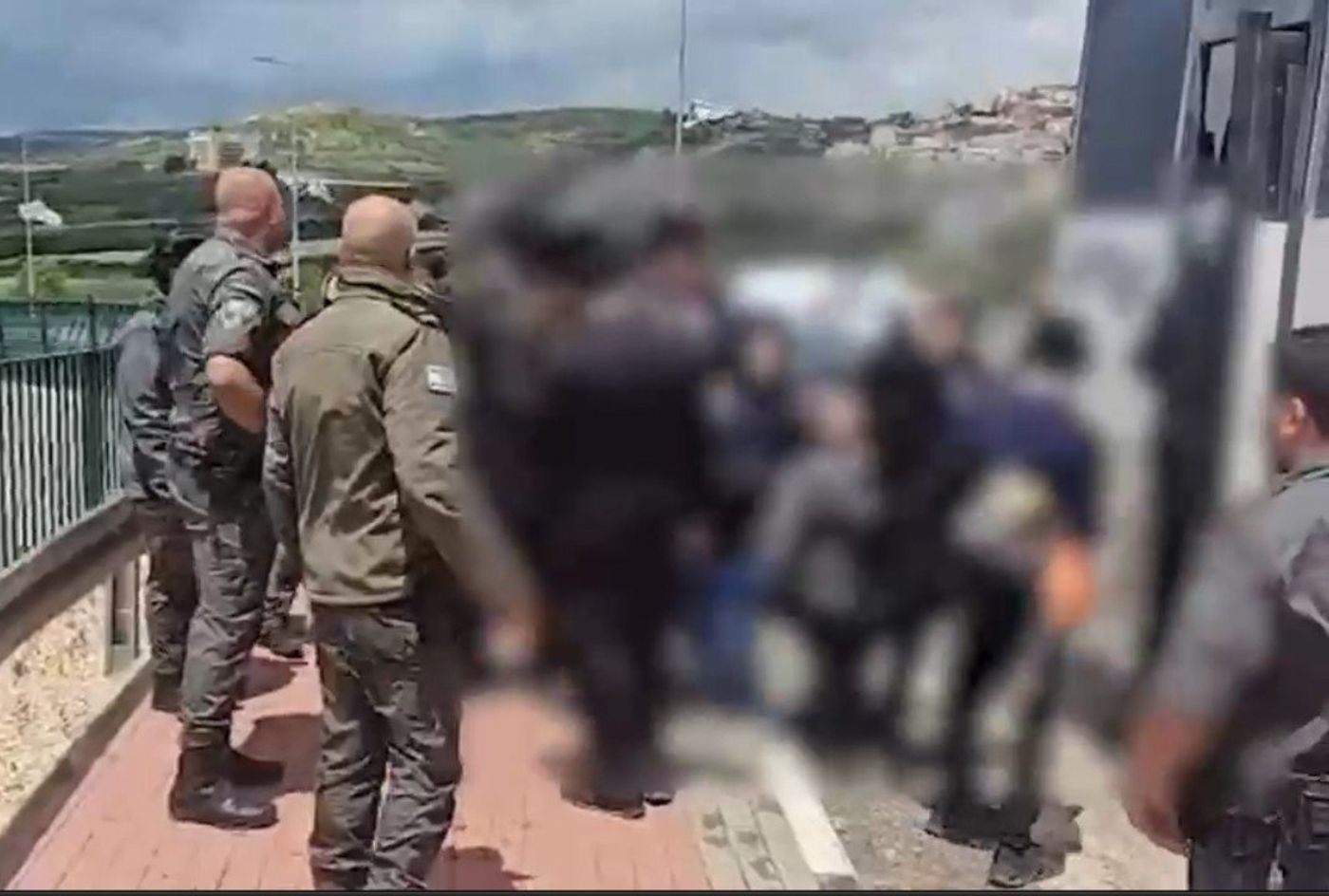 עולים לטילטולית בדרכם הרחק ממירון