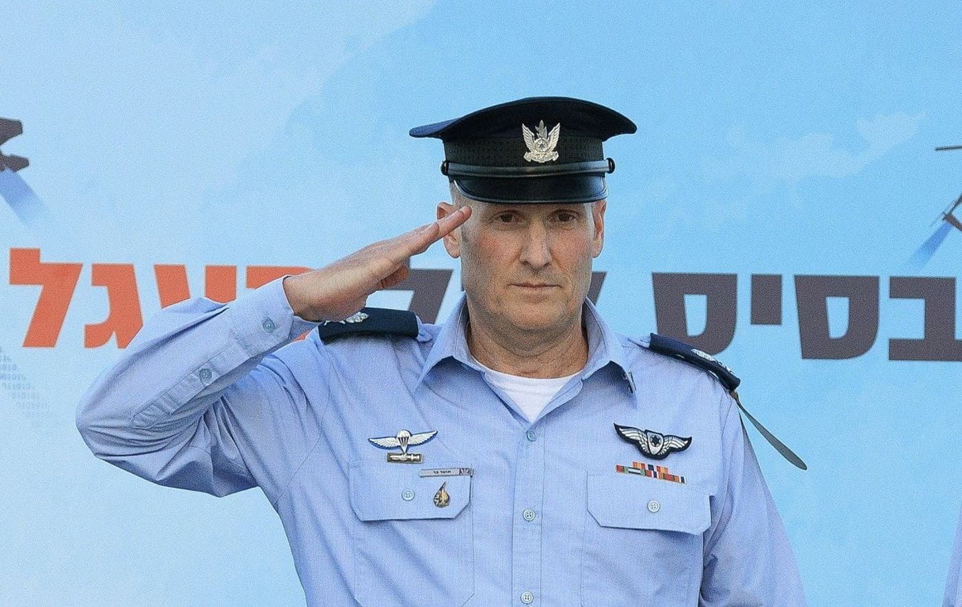להצדיע לו. תומר בר