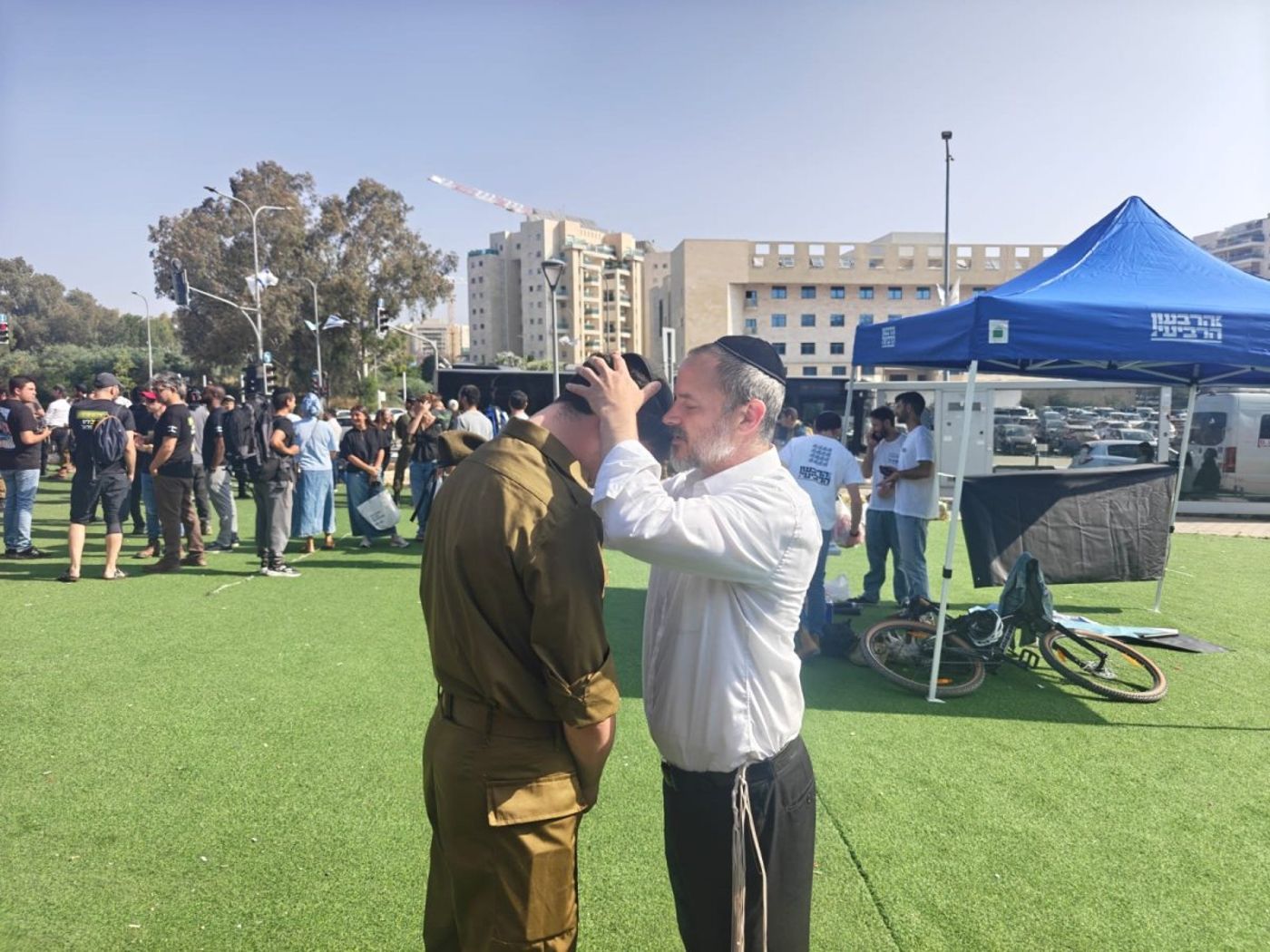 צעיר חרדי מתגייס לקרבי