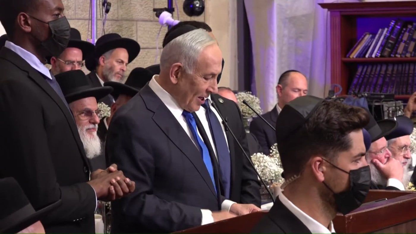 ראש הממשלה נואם בישיבת מרכז הרב