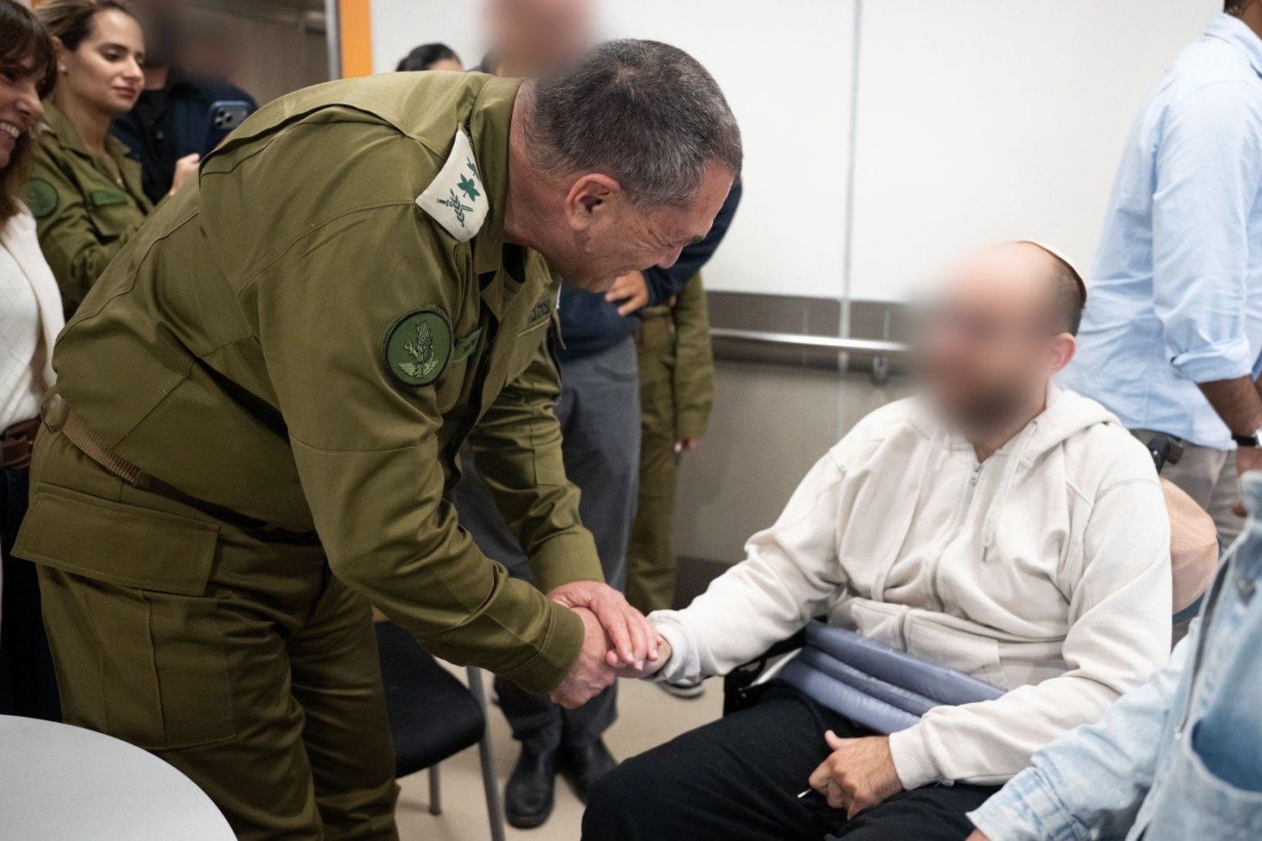 הרמטכ"ל אייל זמיר בבית החולים