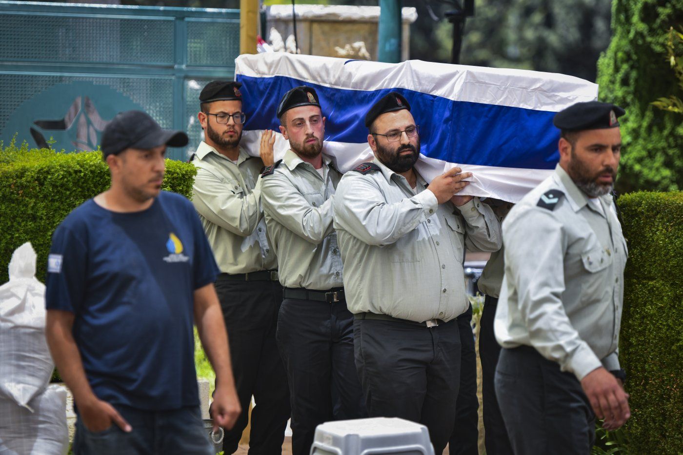 איתן למברג מובא למנוחות