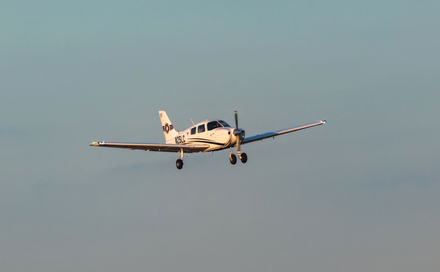 מטוס קל מדגם פייפר PA-28. אילוסטרציה