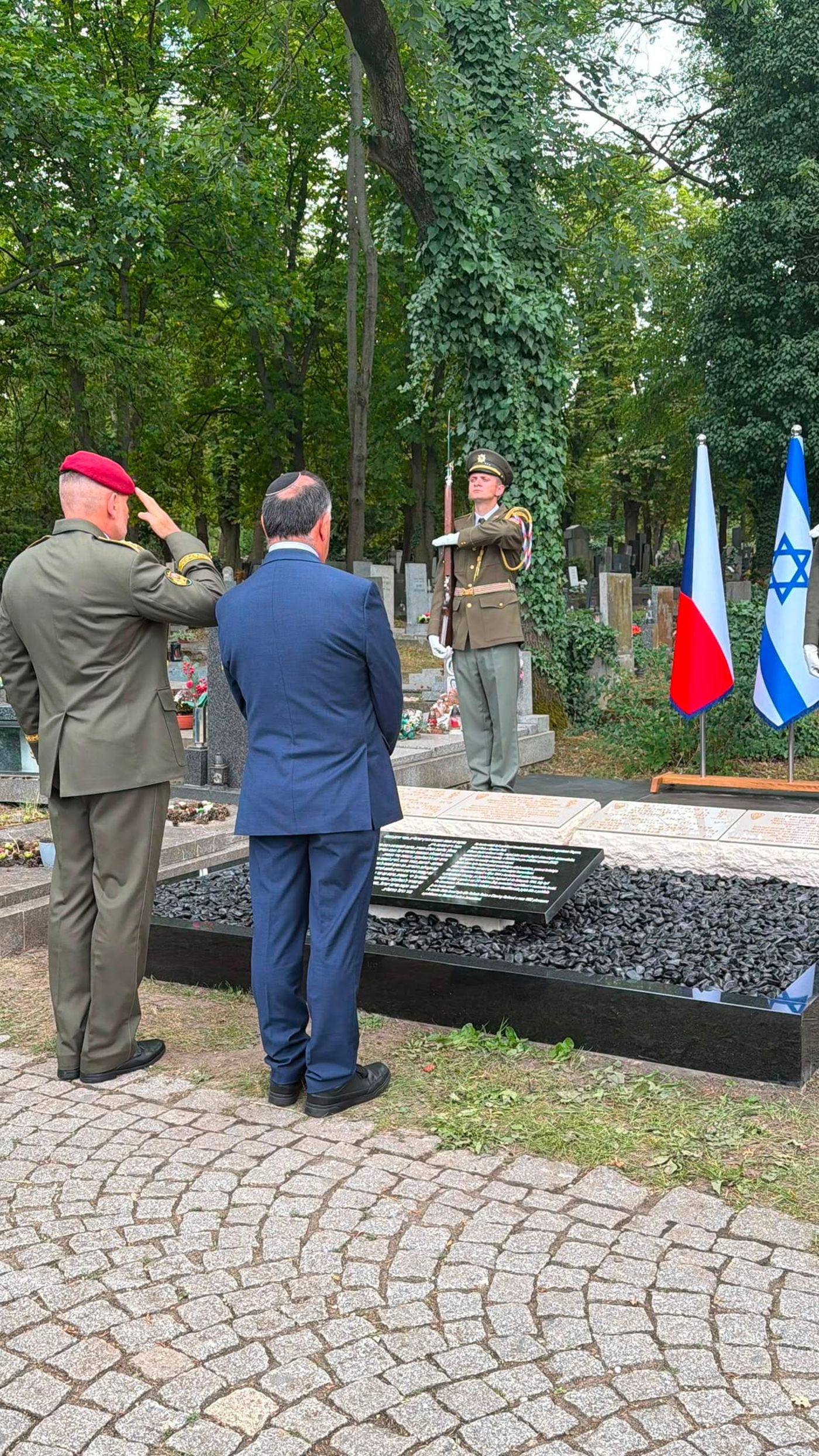 האנדרטאות שנחנכו בפראג