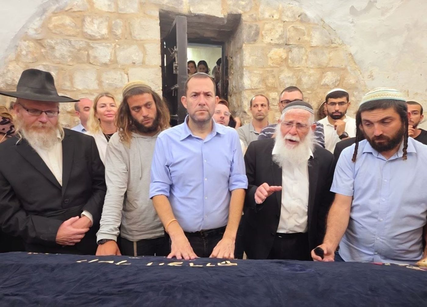 אלפים בקבר יוסף