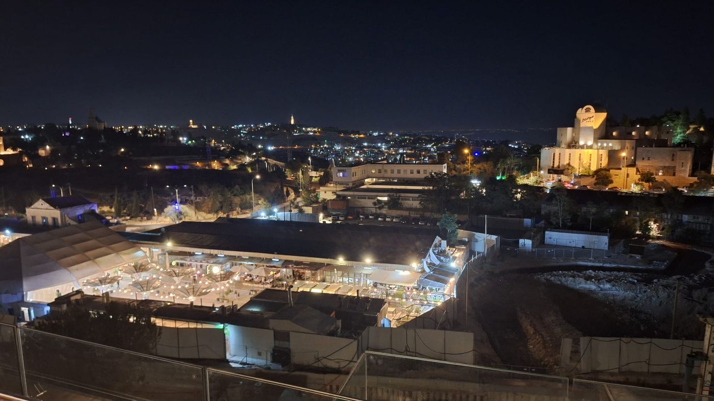 הרופ טופ של מלון אוריינט