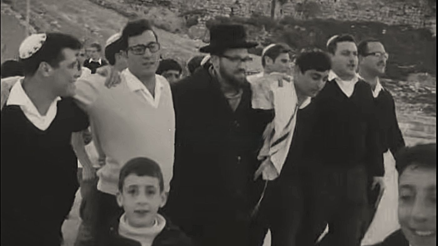 הירידה המסורתית לכותל 1969