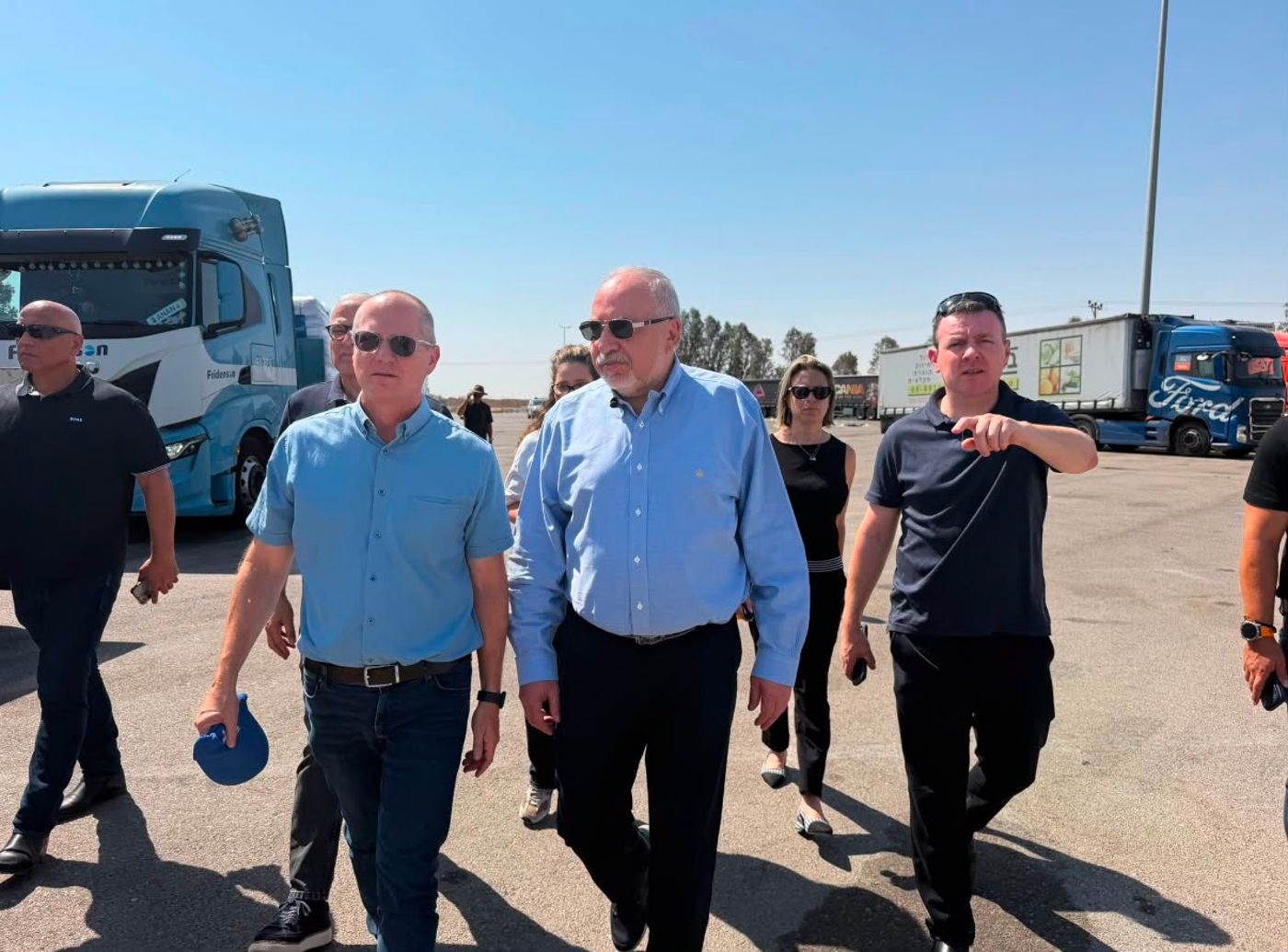ליברמן בסיור במעבר כרם שלום