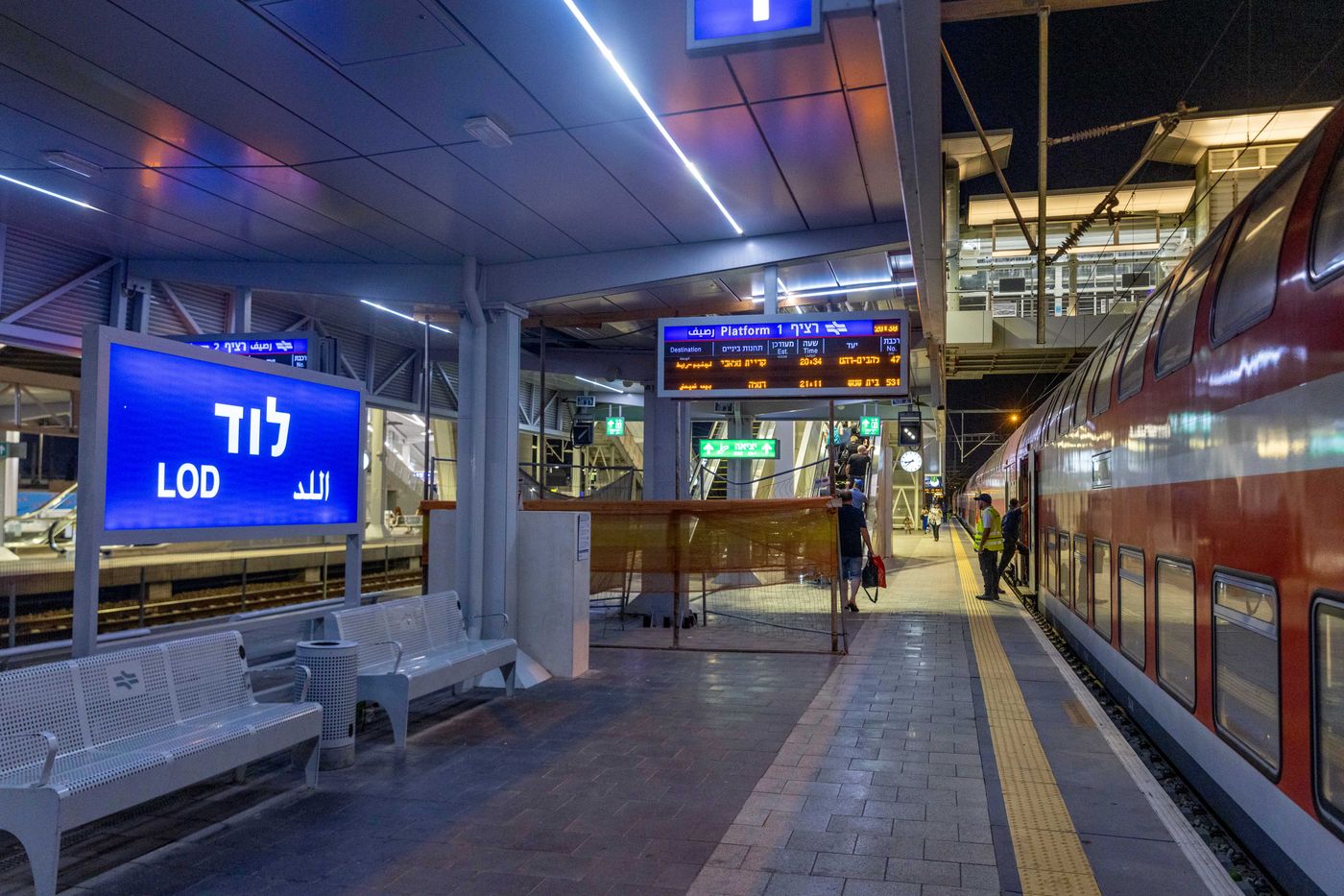 ניסים בתחנת הרכבת בלוד