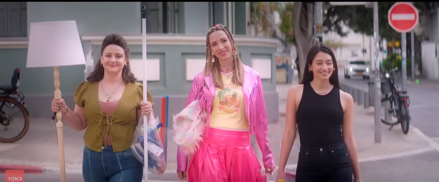 הפשוטע - אושרית סרוסי במרכז. 