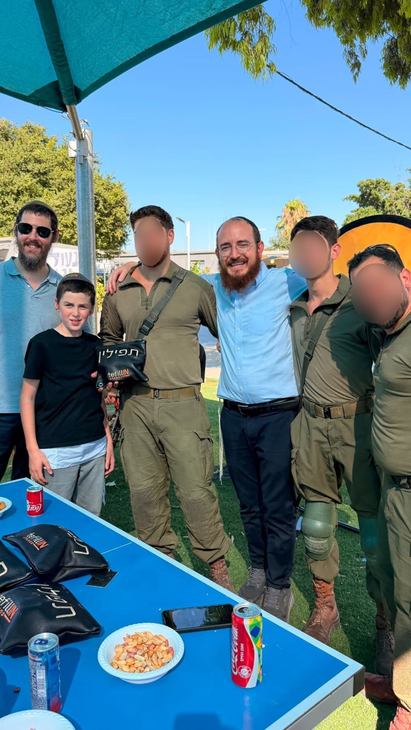 הלוחמים עם אליהו גוטמן והתפילין