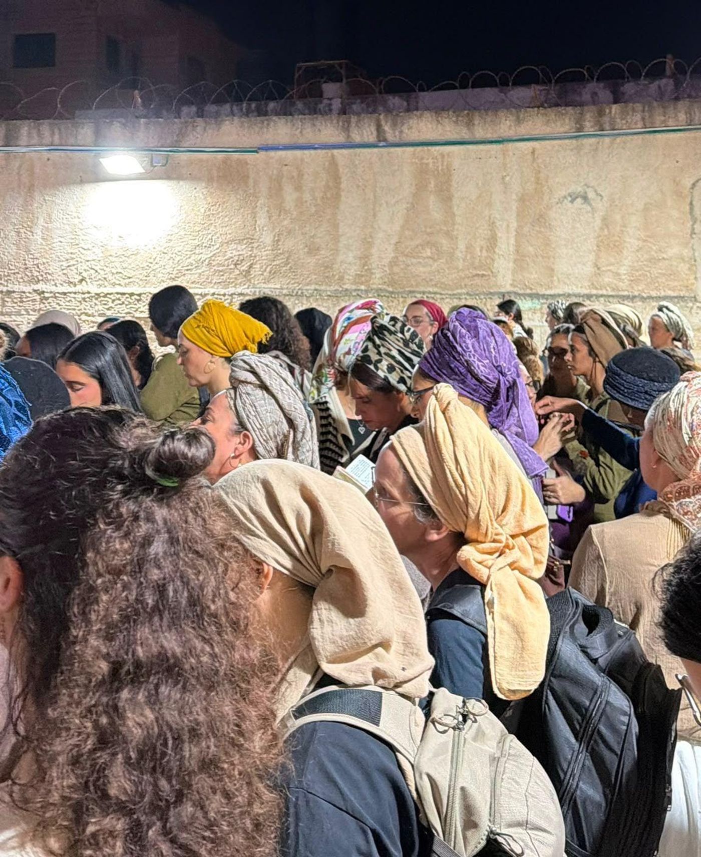 תפילת הנשים בקבר יוסף