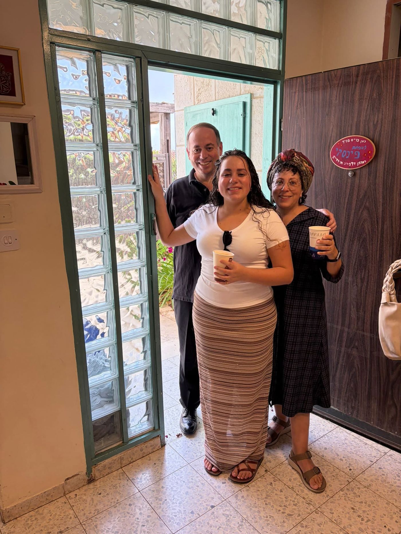 מנכ"ל השירות הלאומי אזרחי ראובן פינסקי ומשפחתו