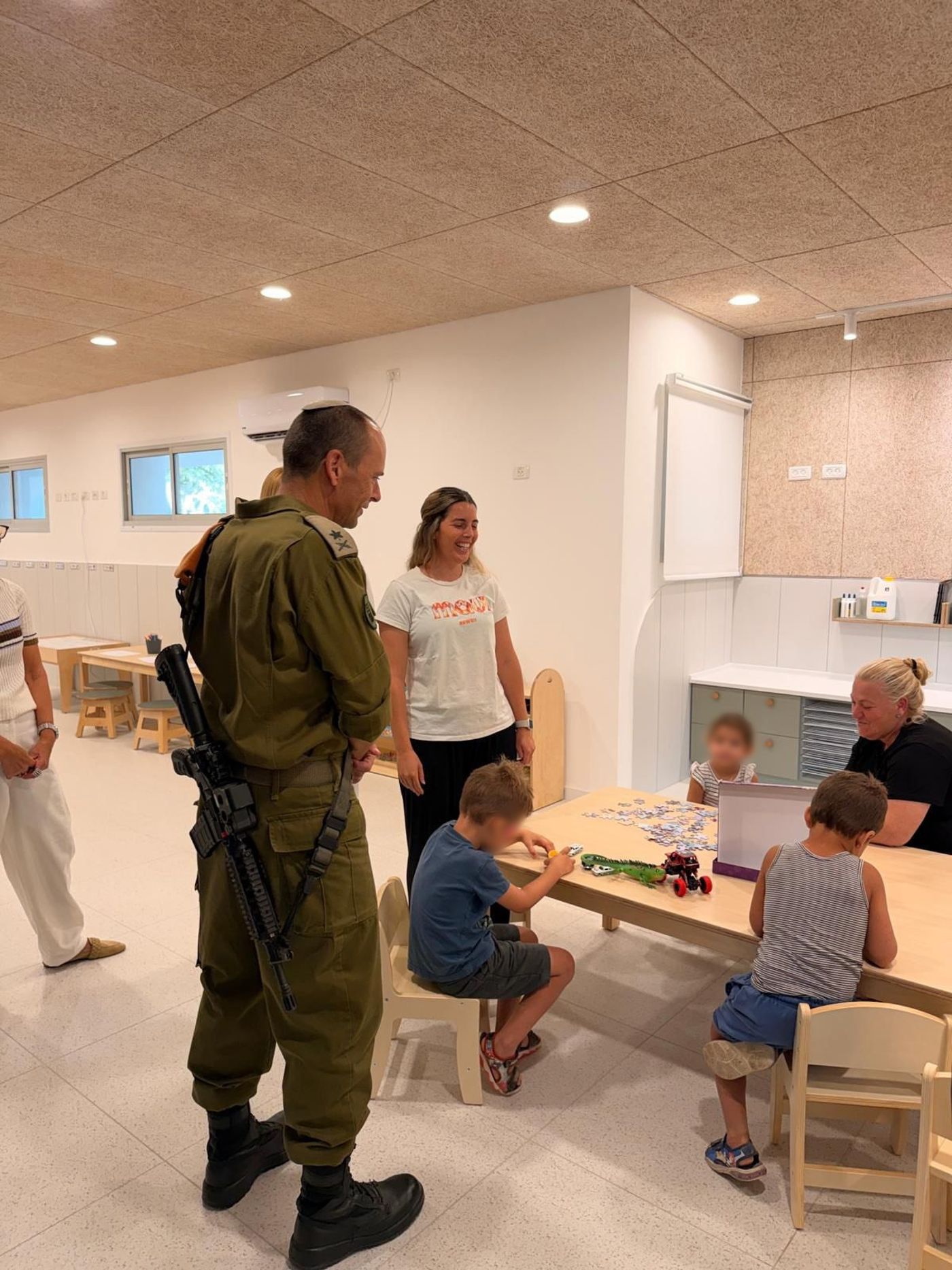 מפקד פיקוד העורף האלוף קלפר בבי"ס בשדרות