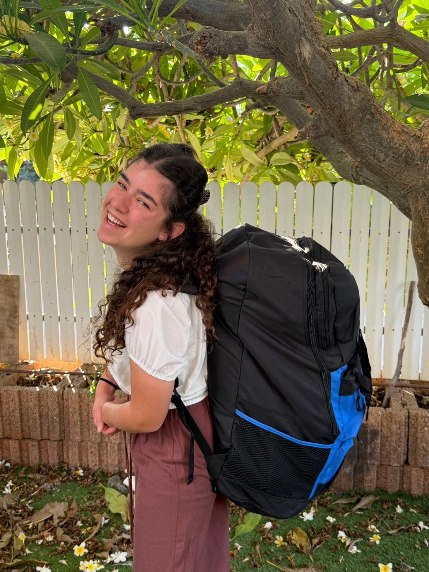 מיכל איזק בדרכה ללימודים במדרשת תכלית בעכו