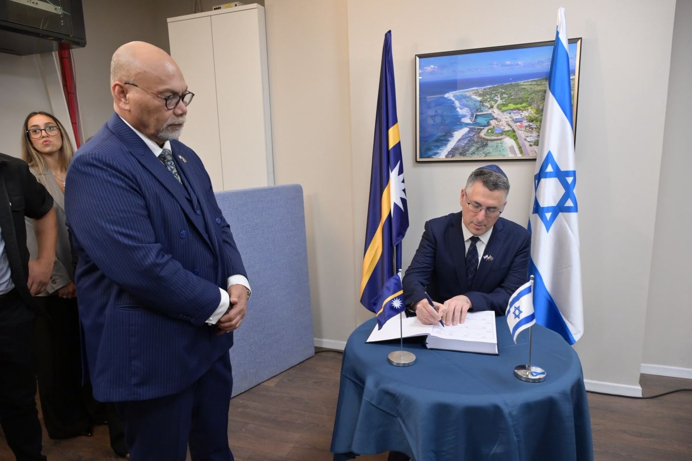 פתיחת השגרירות