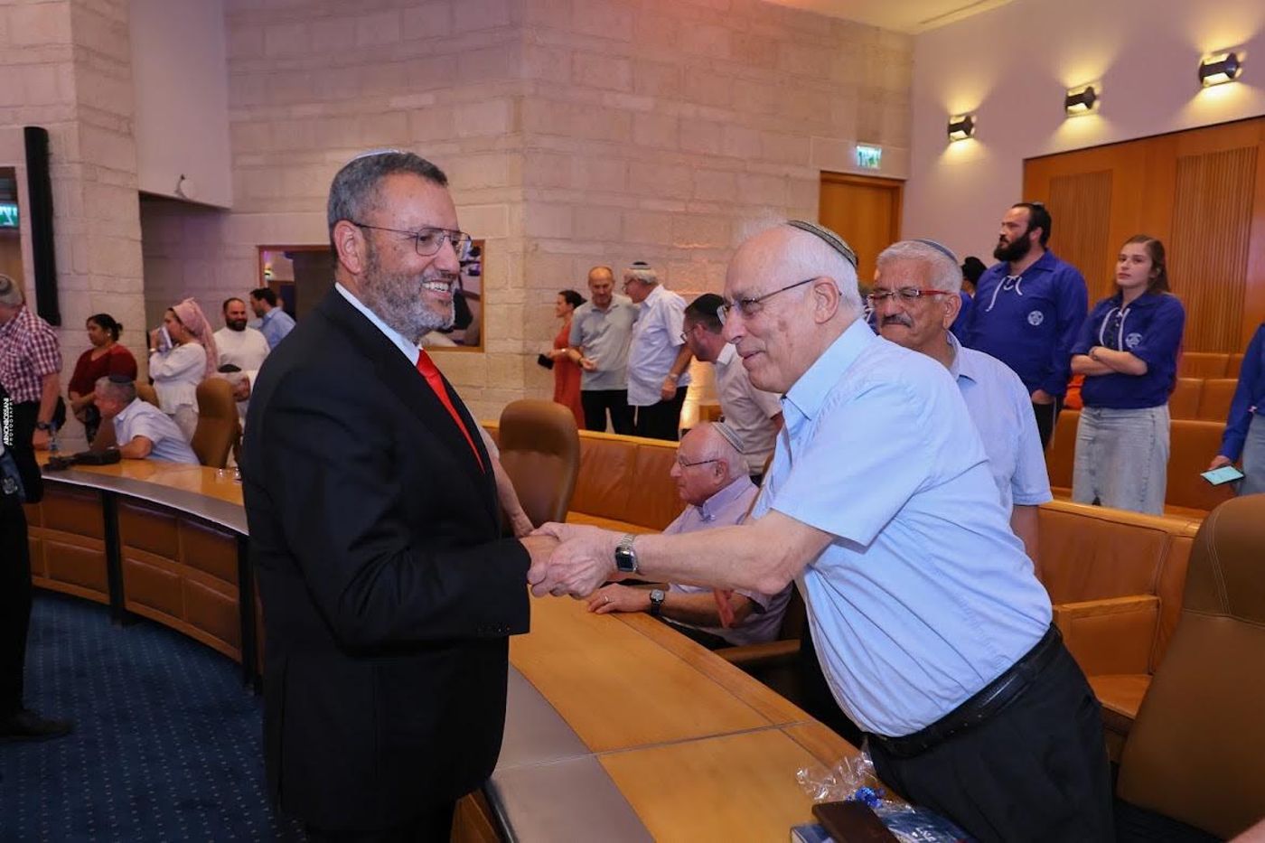 ראשי הקהילות והגבאים ממלאים תפקיד מרכזי בחיי השכונות בירושלים, מחברים בין התושבים, מובילים יוזמות של חסד וערבות הדדית ומהווים עוגן קהילתי לאורך כל השנה.