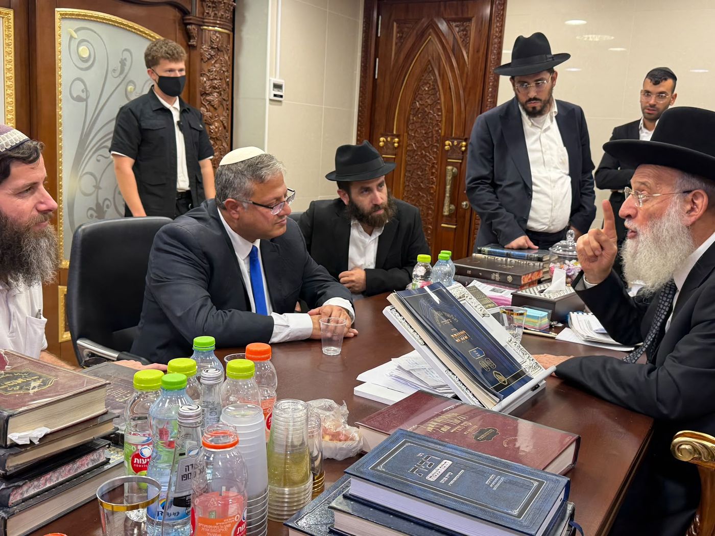 בן גביר אצל הרב אלבז