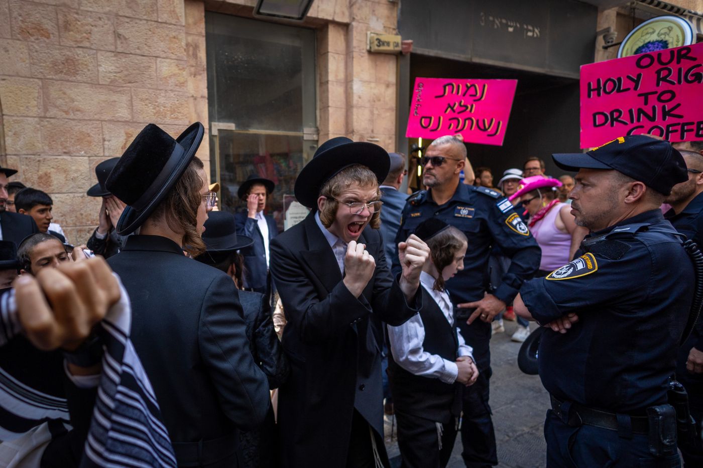 המהומות בפתיחת בית הקפה בירושלים בשבת