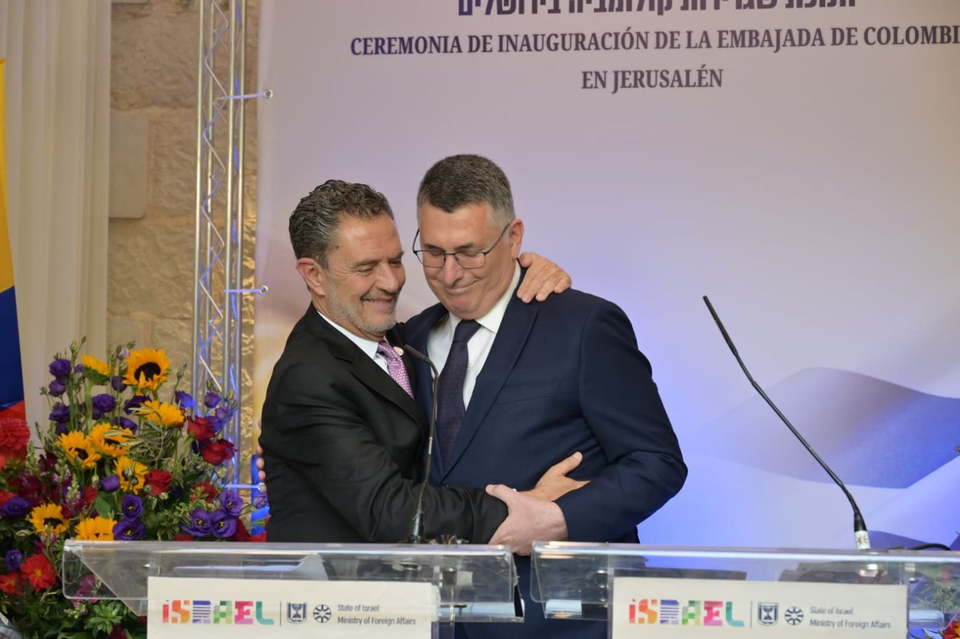 סער ושר החוץ של קולומביה
