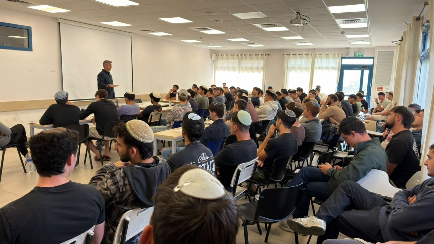 יועז הנדל במכינת עלי