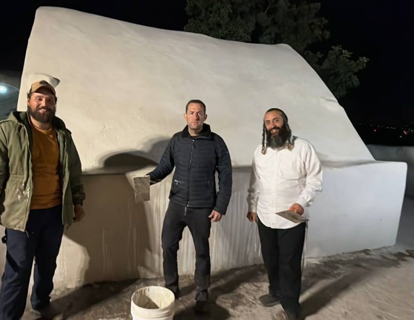 משקמים את קבר אלעזר הכהן בעוורתא