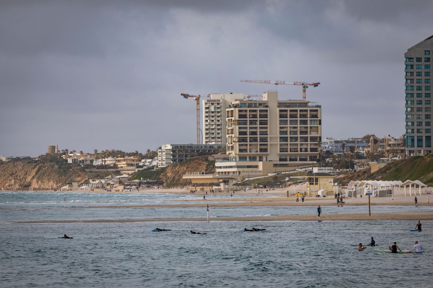 חוף בהרצליה. ארכיון