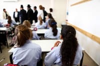 שמות הרבנים שבנותיהם לא היו מתקבלות לסמינר