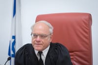 "עבר שרשרת חיול". שופט העליון ניל הנדל