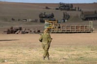 "טנק עם לוחמות לא יתמרן בתוך לבנון"