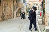 חסידות קרלין חושפת: הוראות לשימוש בסמארטפון