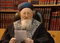 תיעוד מיוחד: הרב מרדכי אליהו סופד לבבא סאלי. צפו