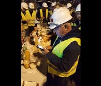 בשבת מתוך טלפון: העובדים בגשר יהודית עשו קידוש.צפו