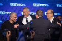 מכת ההדלפות בכחול לבן. החשד: נגד איש 'יש עתיד'