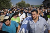 זמני התפילות וניחום האבלים בבית משפחת שנרב