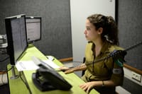 בצל המתקפות: תוספת זמן לפרשן יעקב ברדוגו בגל"צ