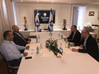 כחול לבן בתום הפגישה: "הליכוד מתעקש על הבלוק"